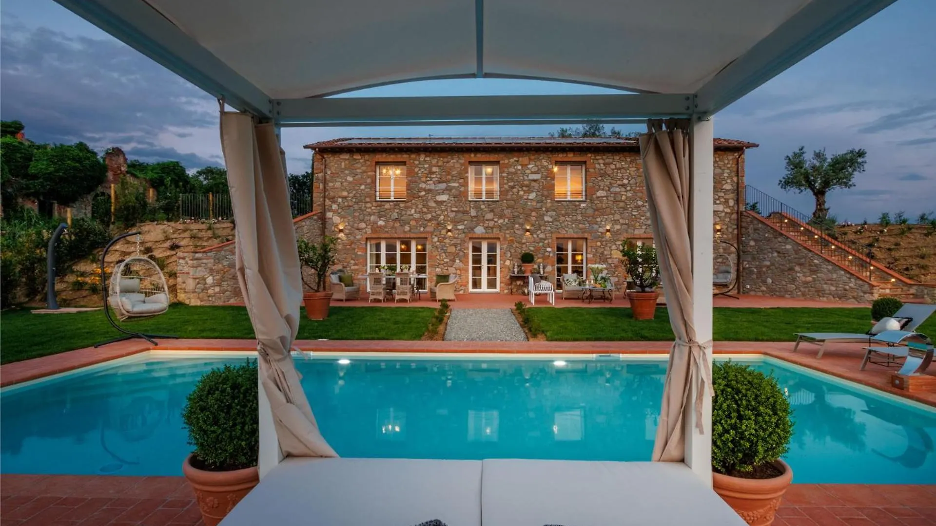 Villa Flora Montecarlo 0*,  Italia